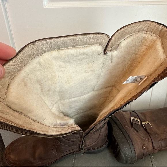 UGG Woman’s Rosen Roding Boots - Picture 6 of 8